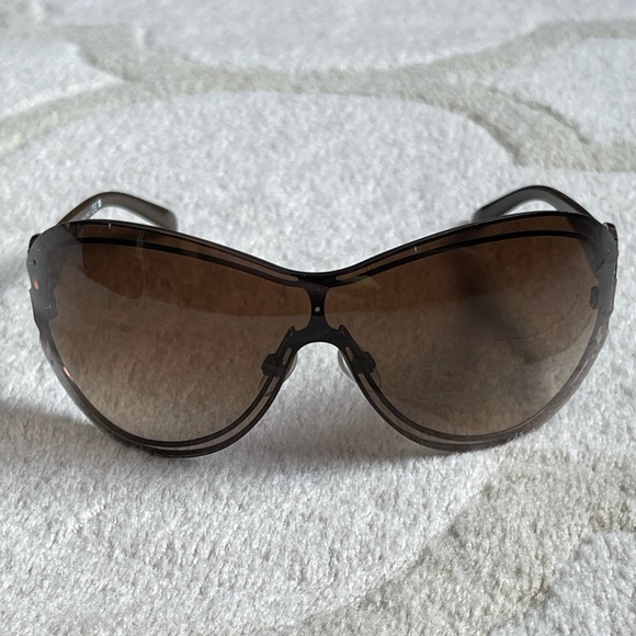 Vintage Chanel sunglasses - Picture 2 of 13